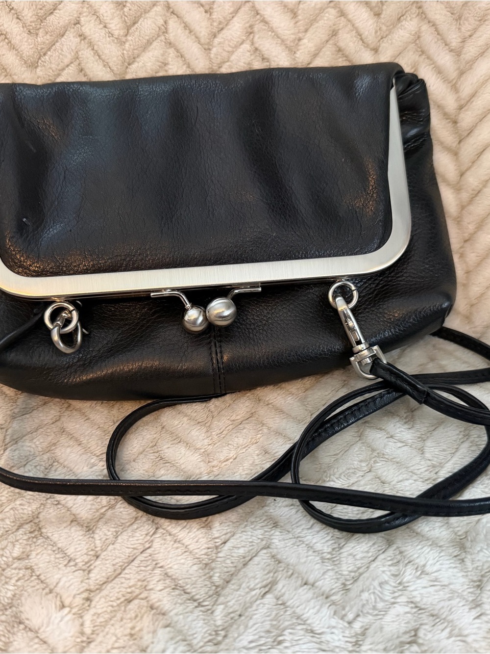 Stone Mountain Black Leather Crossbody Bag with Gold Logo and Kiss Lock Closure - Picture 4 of 5